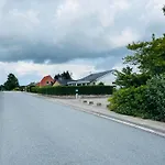 Scandinavian House Hotel- Holbol, بيت للعطل